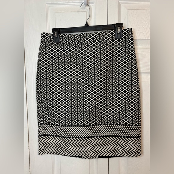 J Crew Factory Geometric Pencil Midi Skirt Size 4 Black White - Picture 1 of 6